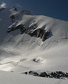 Лагерь на ББС с видом на пик Берельский.