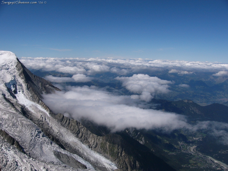 Aiguille-du-midi. Above the clouds.