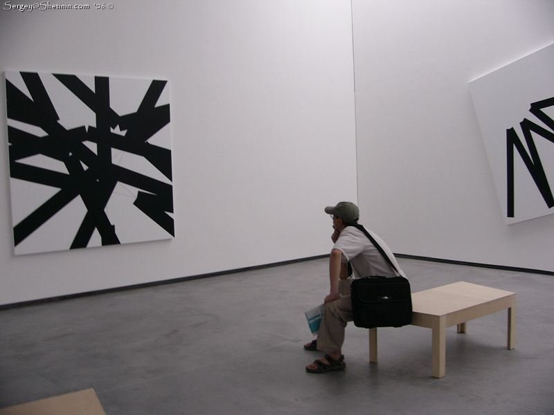 Angers. Modern arts exhibition. Francois Morellet.