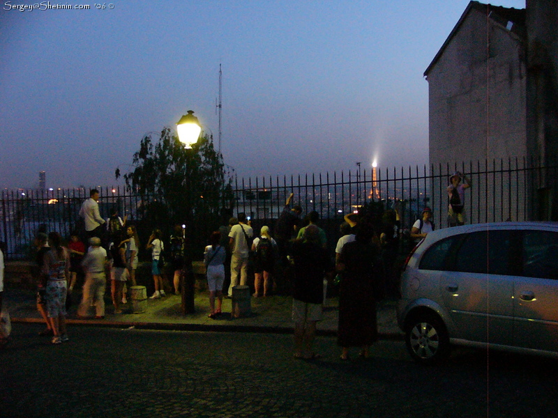 France. Paris. Tourists.