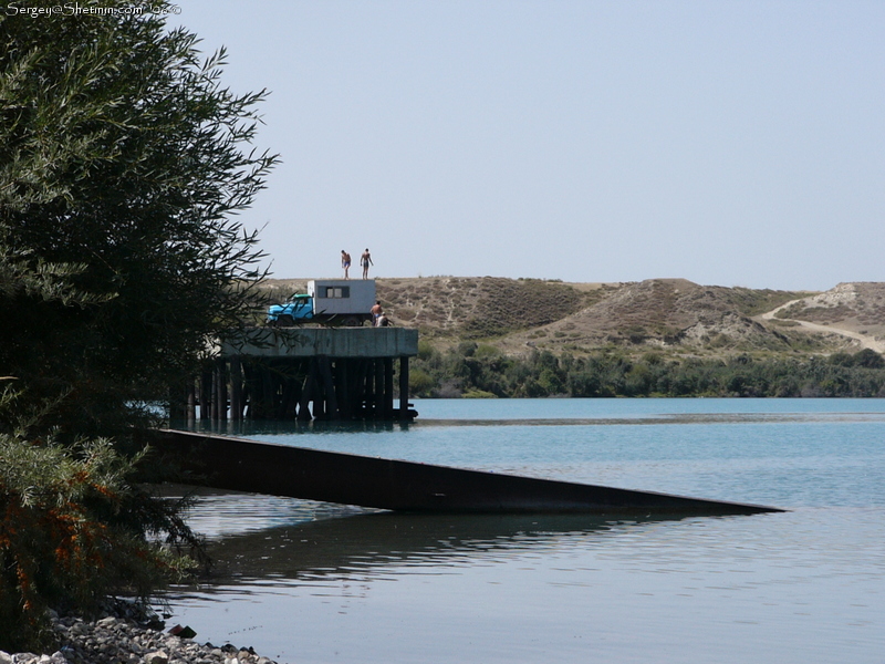 Issyk-Kul. Extreme jumping/diving.