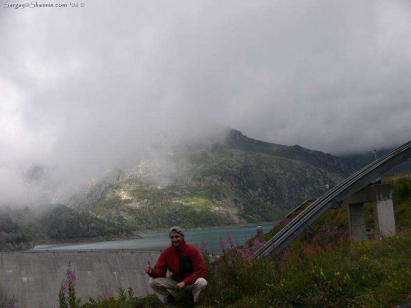 Lake D'Emosson. The railroad.