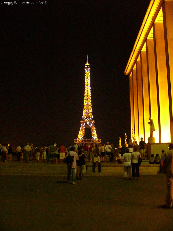 Paris. Eifel Tower in the night with flashes.