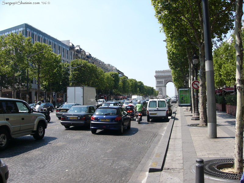 Paris. Louvre. View of Triumph Arc from Champs-&#201;lys&#233;es.