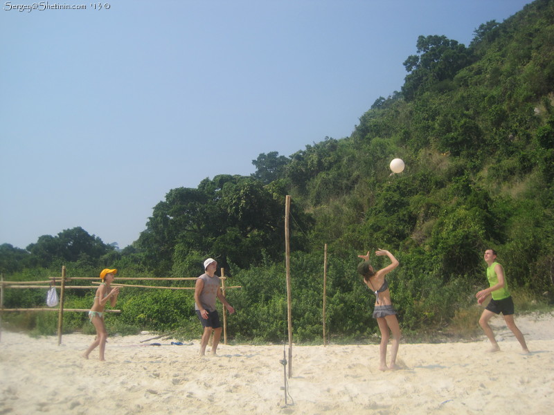 Пляжный волейбол на острове Ко Рин