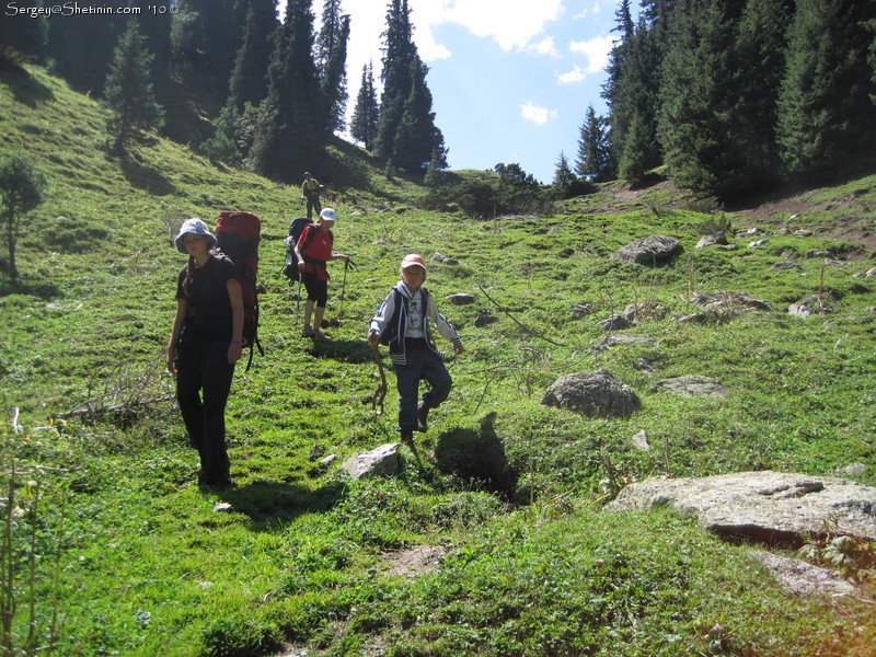 Down to Altyn-Arashan valley