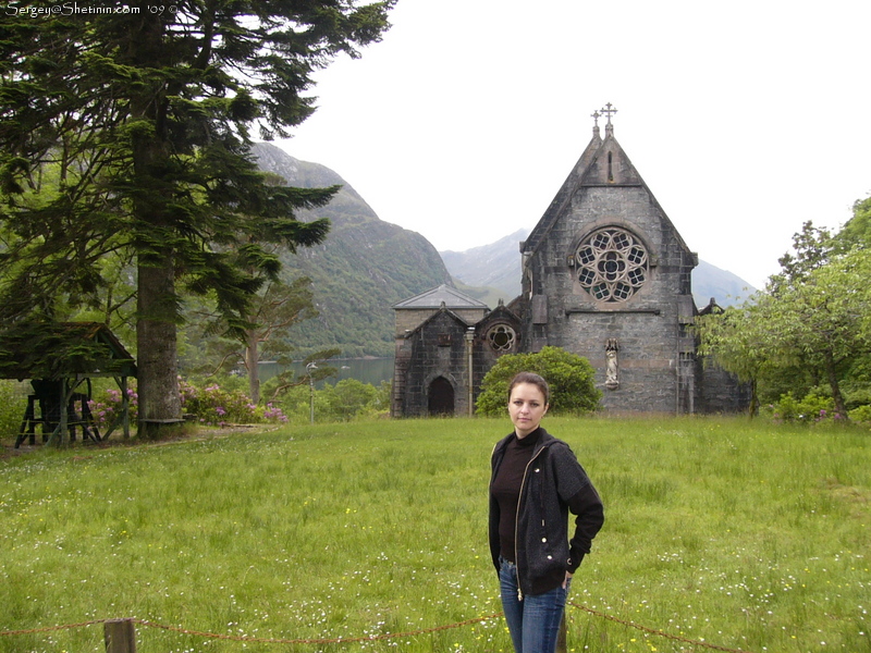 Жанна, озеро и католическая церковь в Шотландии.
