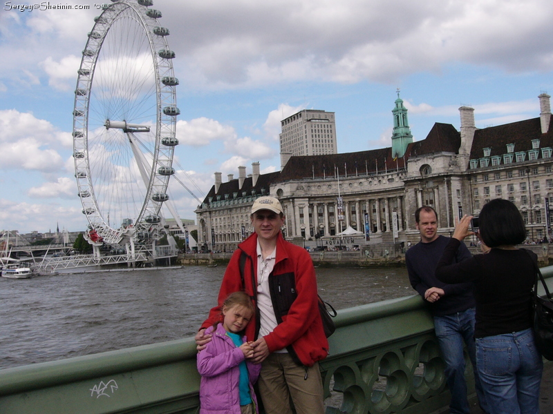 Еще один символ Лондона - колесо обозрения "London eye" (Лондонский глаз).