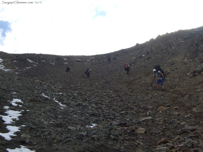 Scree of Ala-Kul pass descent.