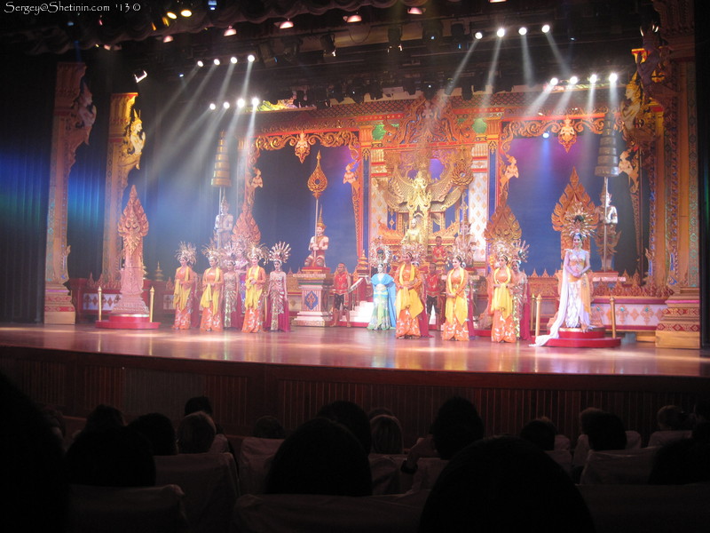 Alcazar show in Pattaya. Beginning of performance