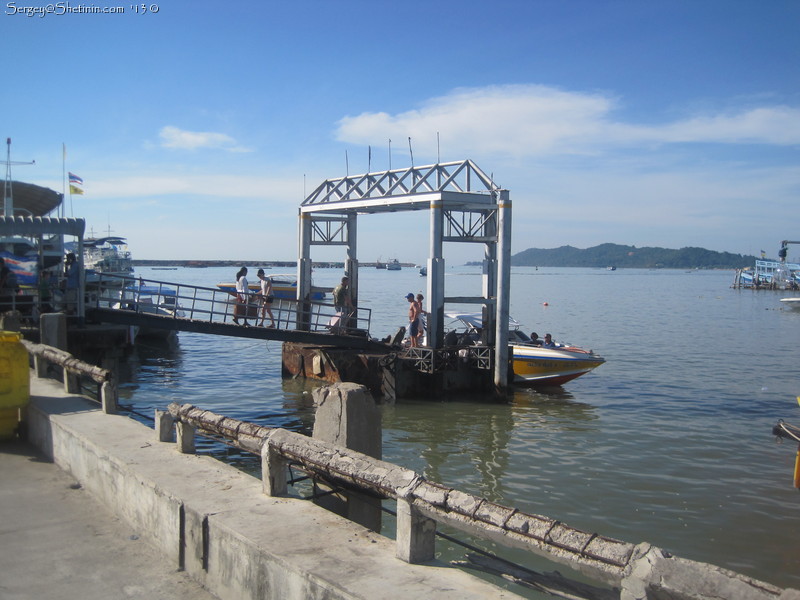 Boarding the boats. To Koh Samet Island