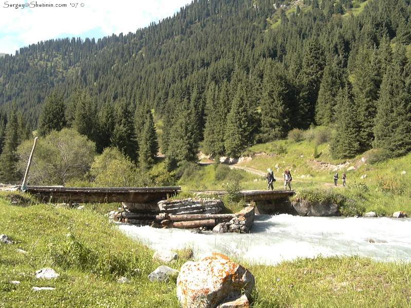 Мост через реку Каракол.
