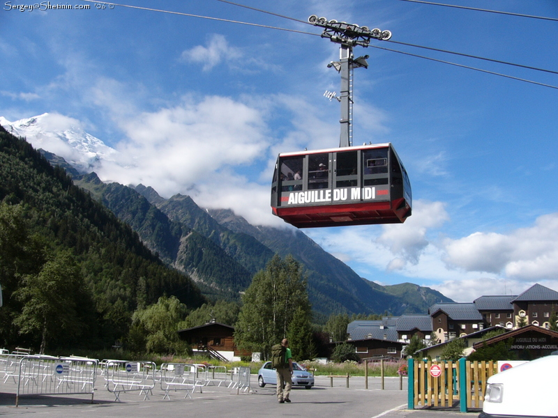 Chamonix. Aiguille-du-midi cable way.