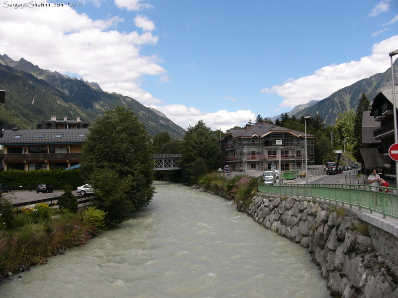 Chamonix. River.