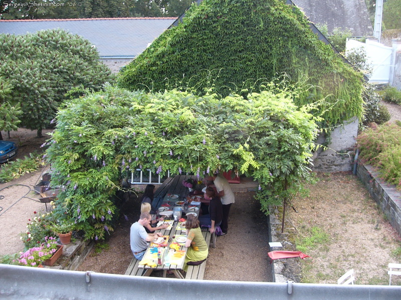 Loire. View of the yard.