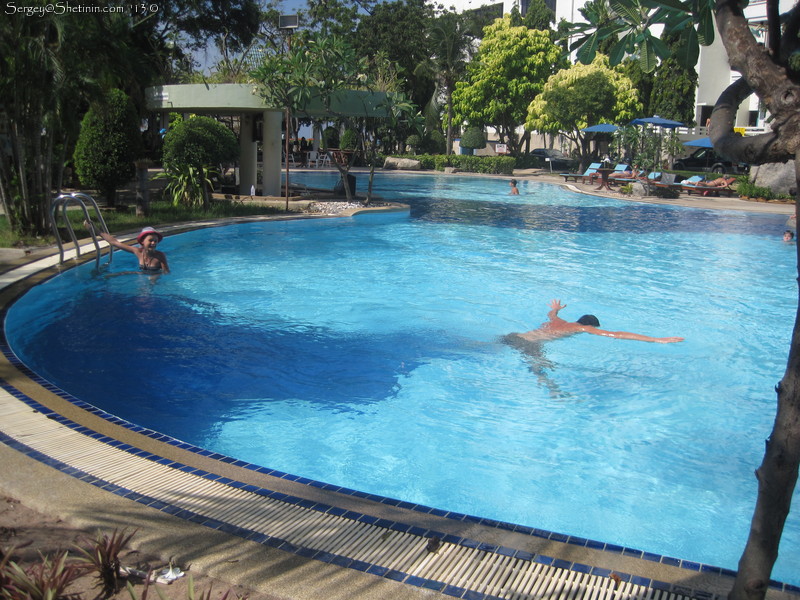 Lyuba and Sergey in the pool. Pattaya