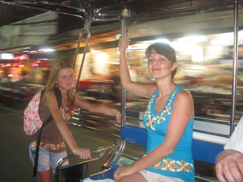 Lyuba and Zhanna in tuk-tuk by Jomtien road