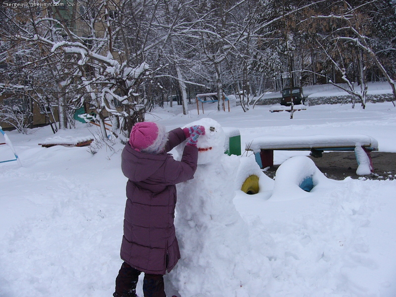 Lyuba is creating a snowman.