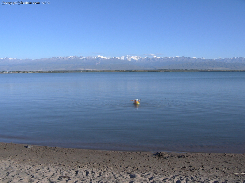 Lyuba started to swim in Issyk-Kul lake | Isikul