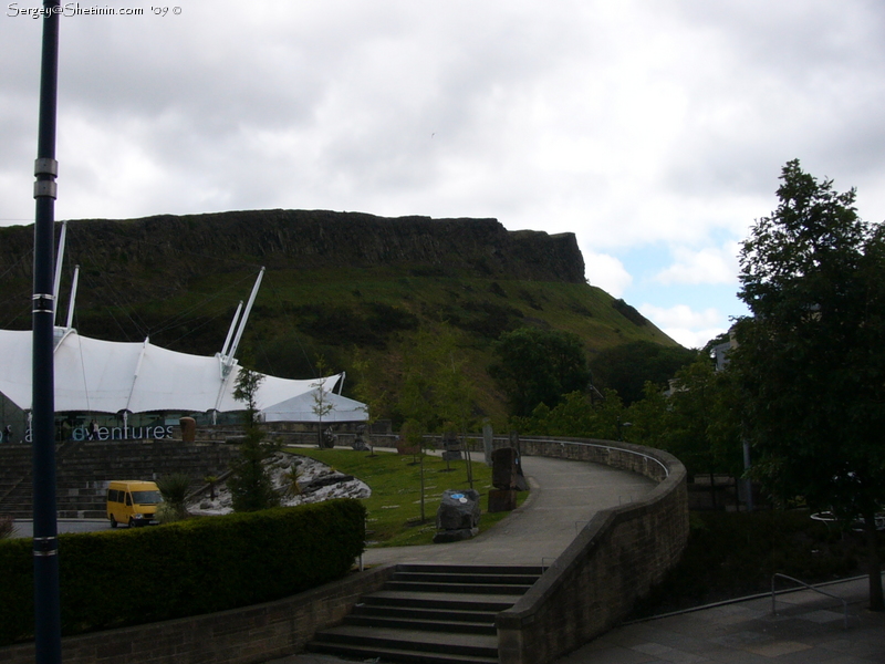 Эдинбург: Утесы Салисбари (Salisbury Crags) и Динамика Земли (Our Dynamic Earth)