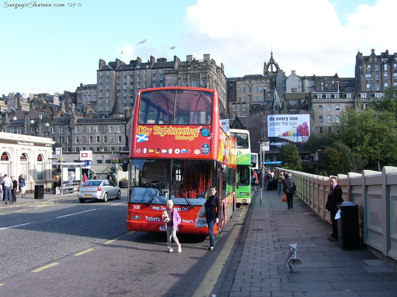 Экскурсионный автобус City Sightseeing по Эдинбургу.