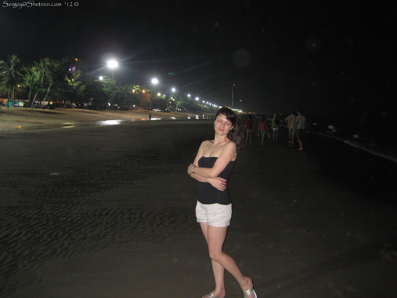 Вечерняя прогулка по пляжу Джомтьен, Паттайя