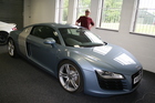 Новейшая модель немецкого производителя отличных авто Ауди - Audi R8. Совершенный спортивный мощный автомобиль с красивыми формами.