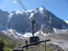 The first change of cabine is at altitude 3000m where the next cable way should bring us to the next top at 3842m.