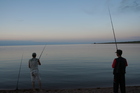 До самого позднего вечера мы оставались на берегу озера Иссык-Куль. Клев был отличный и мы уехали домой лишь когда стемнело. На фото: я вытягиваю очередную рыбу, Руслан перезабрасывает снасть.