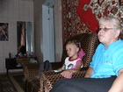 Вечерами, когда бабушка Галя приезжала с работы, Любаша и бабушка смотрели телевизор и читали книжки...