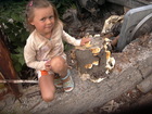 Во дворе, среди старых дров, Люба нашла полено, полное грибов. Конечно, выглядели они красиво, но естественно, пришлось огорчить дочку, что есть мы их не будем.