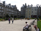 St-Malo is famous with its ice-cream and sea food. So we tried to find some good cafe to test it.