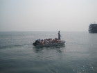 До берега мы на большом катере не дошли - добирались до пляжа острова Ко Рин на небольшой лодке партиями.