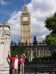 Наше с Любой фото на память о том, что в 2009 году мы побывали в столице Великобритании - Лондоне. Конечно же - на фоне известной башни Биг-Бен (Big Ben). Официальное наименование этого сооружения - "Часовая башня Вестминстерского дворца", или иногда ее называют "Башней Святого Стефана". Название башни дало название тринадцати-тонного колокола, установленного внутри неё.