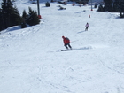 The route from the end of lift to the cafe, situated 100-200m down the slope, is snowy and pleasant for any kind of skiing.