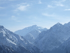 Высочайшая вершина хребта Терскей Ала-Тоо - Пик Каракол, высота 5216м. Фотография сделана с "Панорамы" (3050м) горнолыжной базы Каракол.