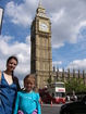 Жанна и Люба, фото на память о путешествии в Лондон. Символ Великобритании и ее столицы - Башня Биг-Бен (Big Ben) - это колокольная башня с часами в Лондоне. Является частью архитектурного комплекса Вестминстерского дворца.