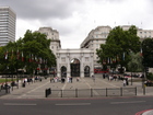Также у Ораторского уголка в Гайд-парке (Speakers Corner), на западном конце Оксфорд-стрит в Лондоне расположена триумфальная Мраморная Арка (Marble Arch).