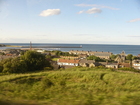 Некоторая часть пути поезда Эдинбург-Ньюкасл проходит прям вдоль побережья Северного моря (это восточная часть Великобритании). Пейзажи из окна вагона открывались красивые. На фото - маяк города Берик (Berwick-upon-Tweed).